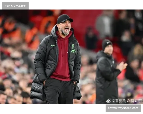 伯恩利球迷远征安菲尔德，掌声致敬传奇教练克洛普